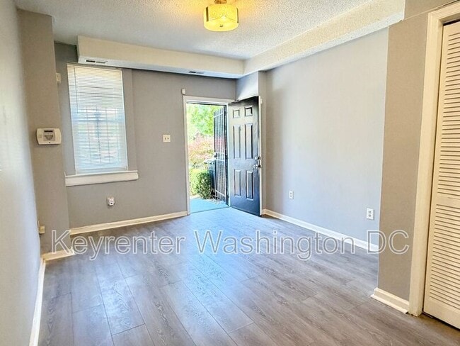 Photo - 1537 A St SE House