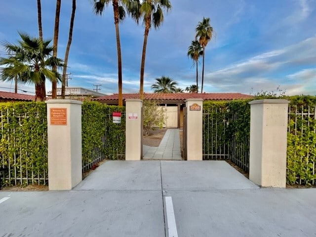 Building Photo - 37188 Melrose Dr