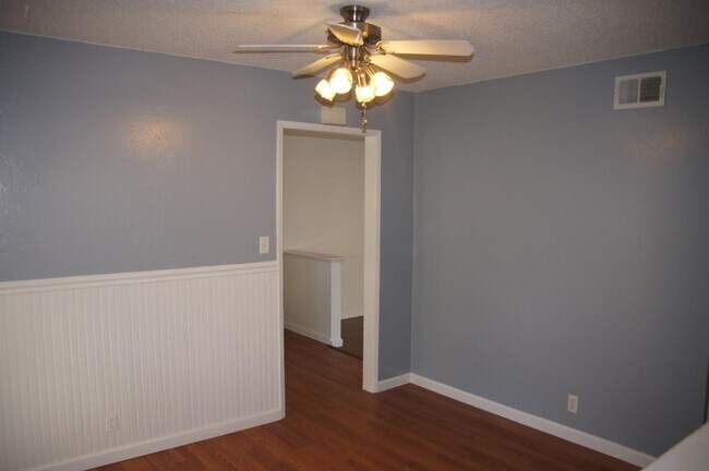 Foto del edificio - 1499 Hillsdale Ave