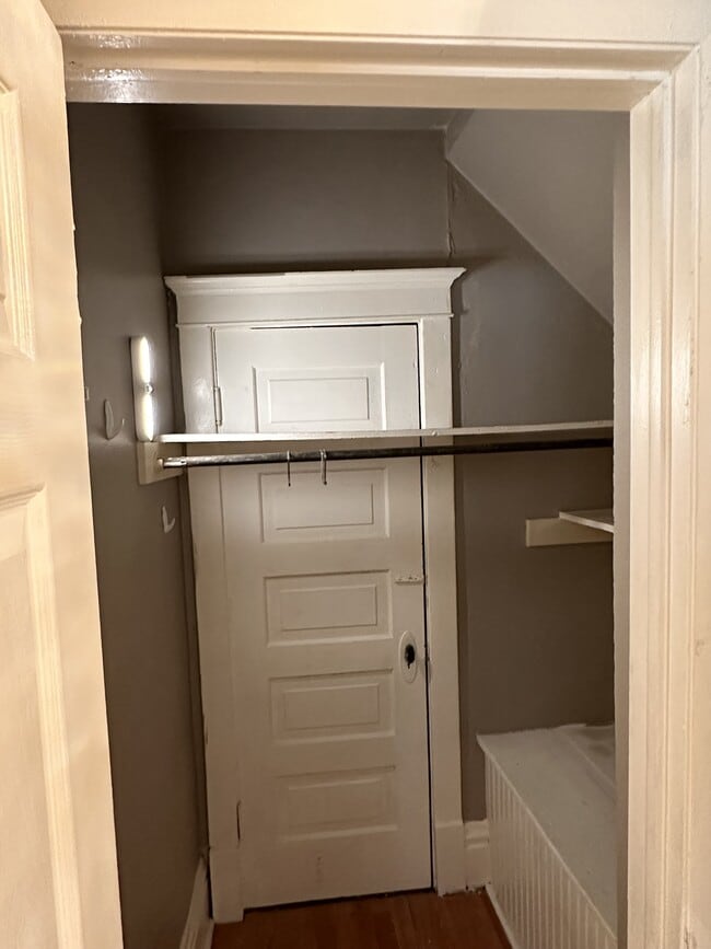 Building Photo - 330 Raymond St