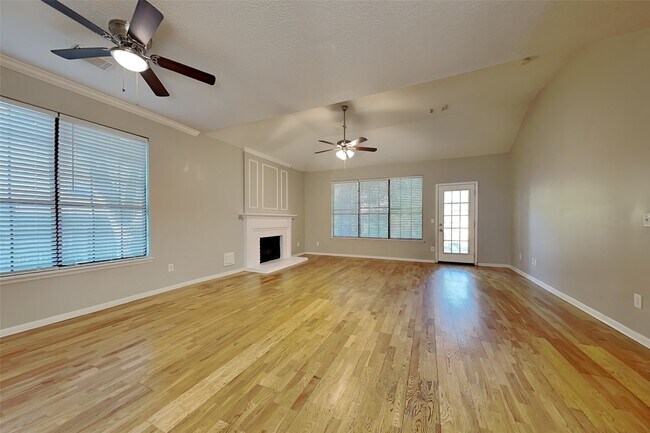 Building Photo - 6 E Summer Storm Cir