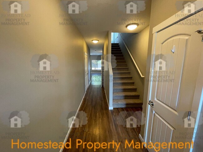 Foto del edificio - 1410-1412 Marigold Dr