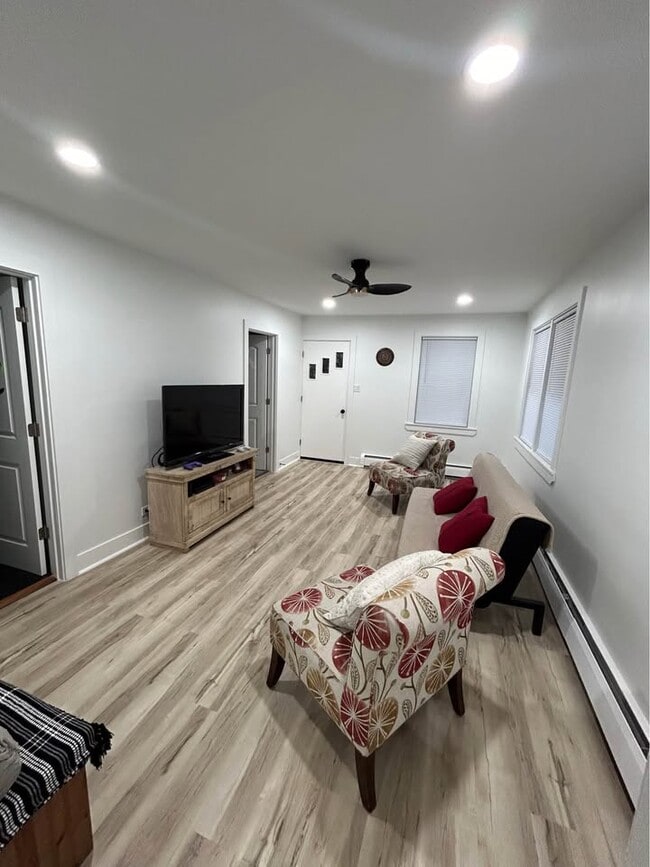 Building Photo - 4915 Egandale Ave