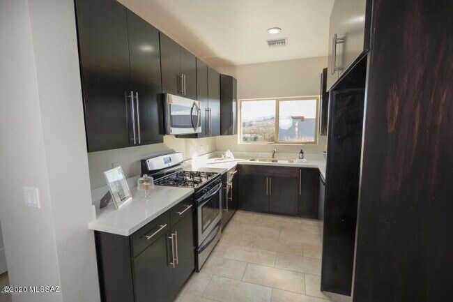 Building Photo - 1779 San Luis Dr