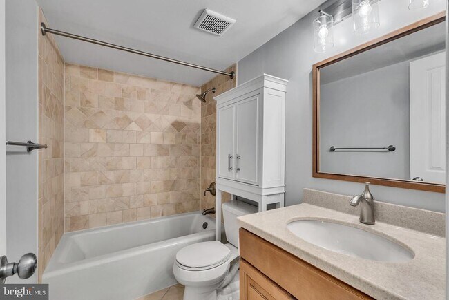 Foto del edificio - 1001 N Randolph St