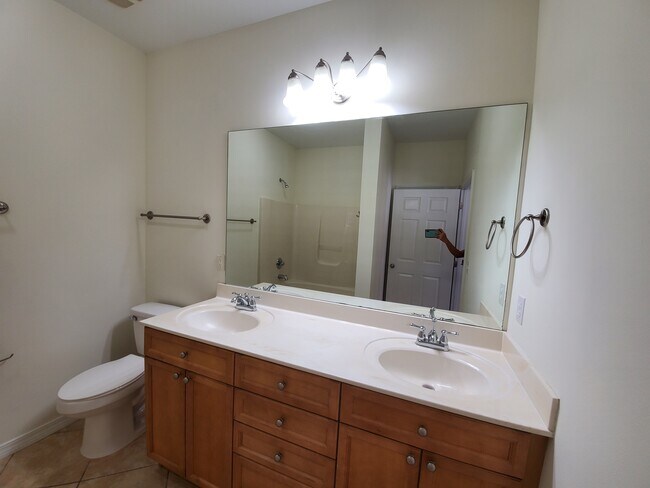 Foto del edificio - 1050 N County Hwy 393