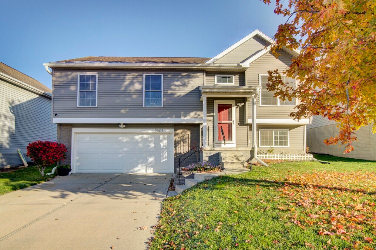 19614 W St, Omaha, NE 68135 House Rental in Omaha, NE
