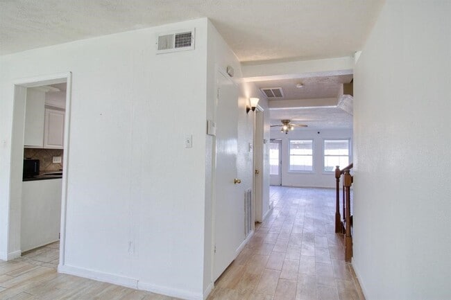 Building Photo - 11667 Sabo Rd