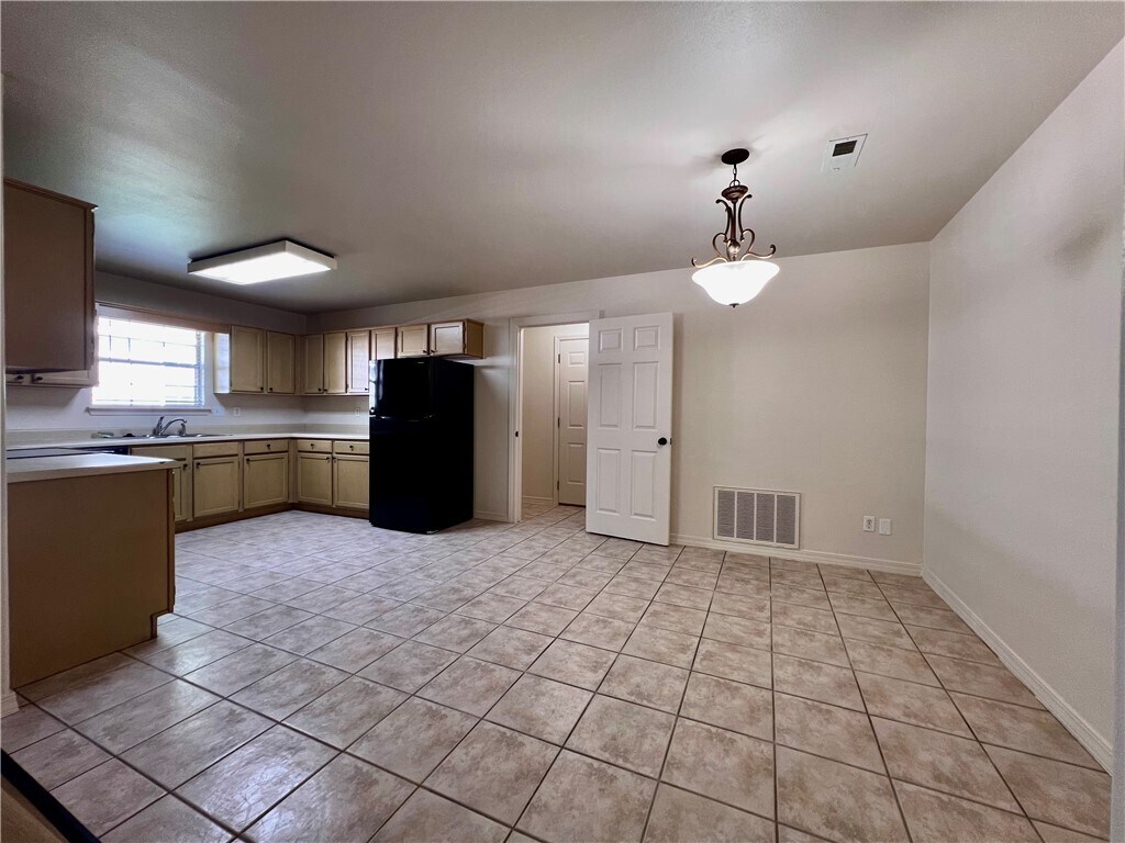 Foto del edificio - 5641 W Fountain St