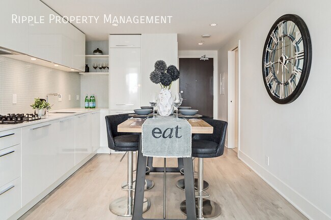 Building Photo - AMAZING FURNISHED 1 BED/ 1 BATH CONDO WITH STUNNING CITY VIEW