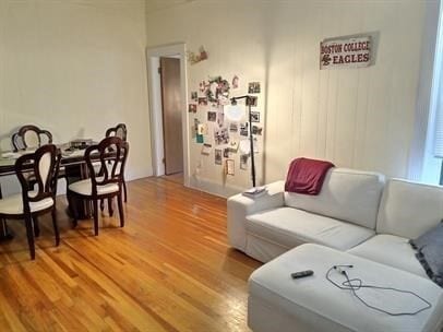 Primary Photo - 1386 Beacon St