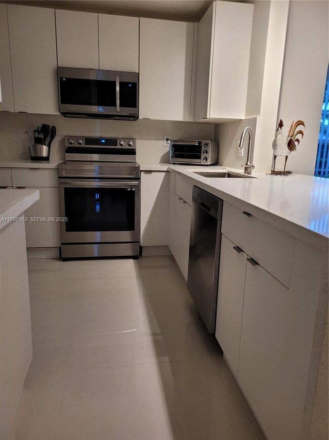 Foto del edificio - 8101 SW 24th Ct