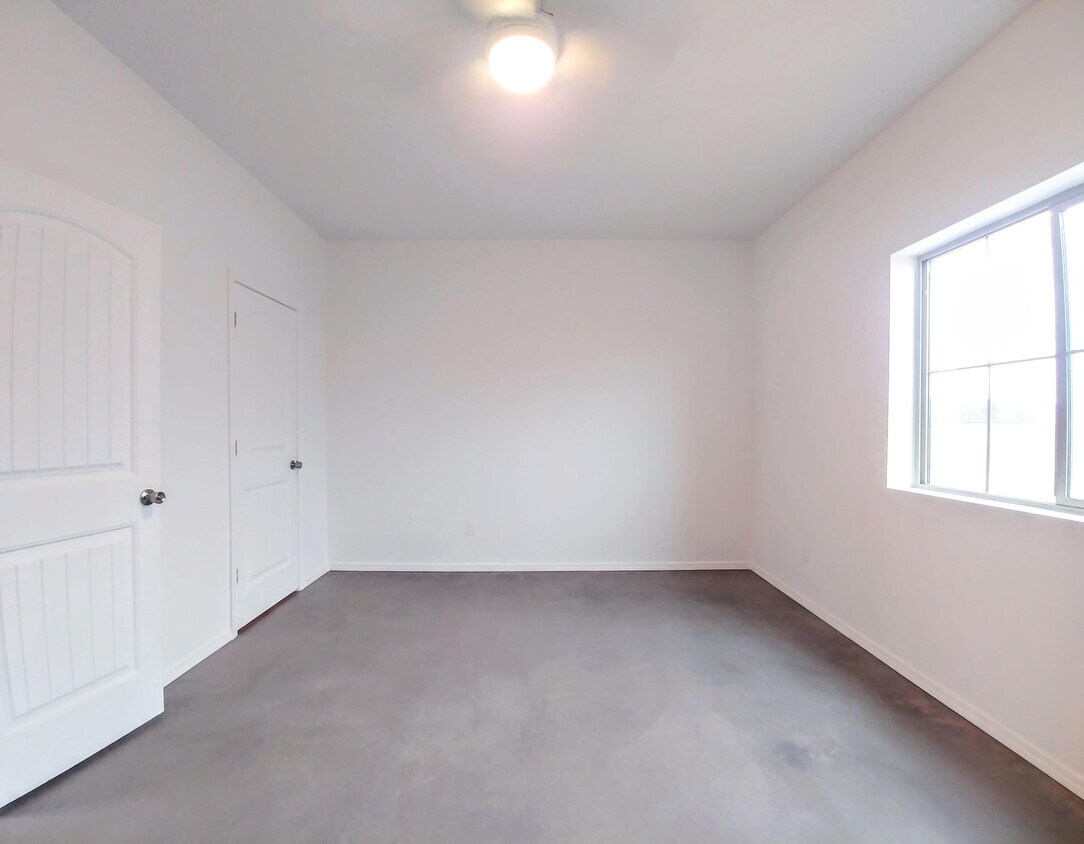 Building Photo - 1106 Griegos Rd NW