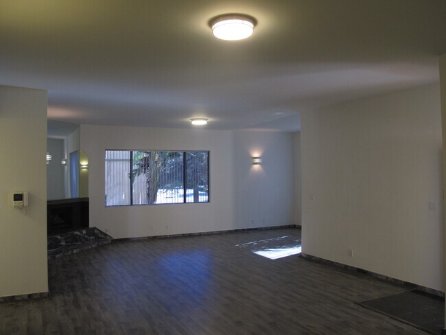 Building Photo - 4161 Los Feliz Blvd
