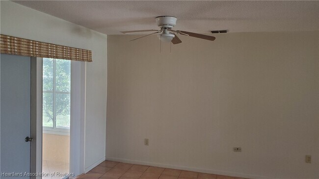 Foto del edificio - 2711 Orange Grove Dr
