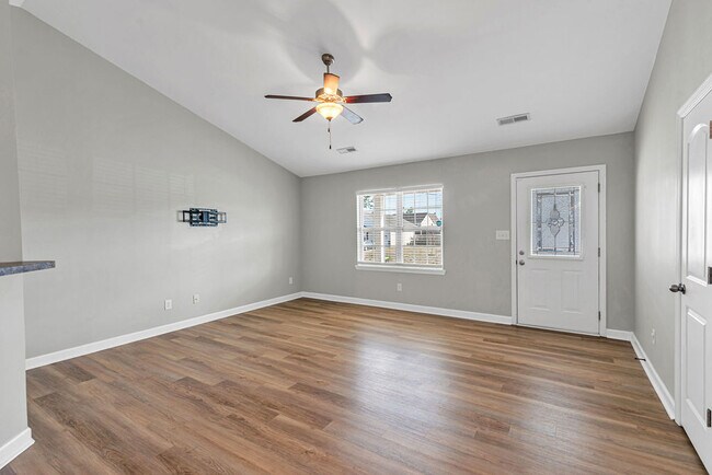 Foto del edificio - 303 Sinclair Ln