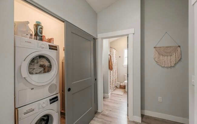 Building Photo - 530 Missouri Ave S