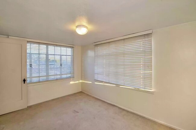 Foto del edificio - 712 W Manhatton Dr