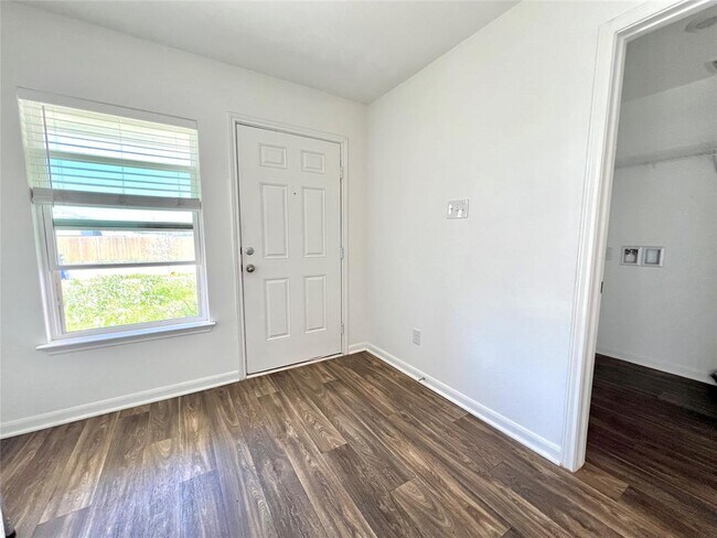 Foto del edificio - 4130 Trail de Paris