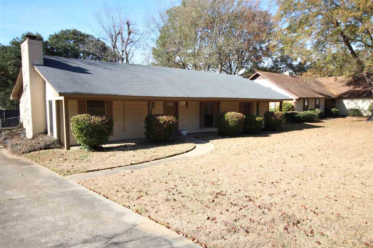 Foto principal - 321 S Pear Orchard Rd
