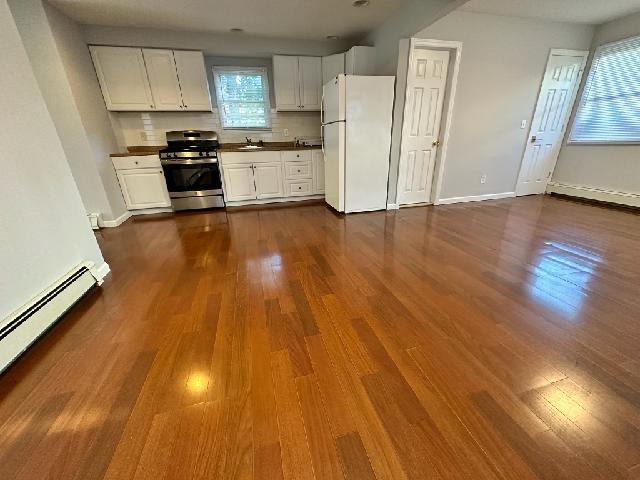 Foto principal - 364 Old Walt Whitman Rd