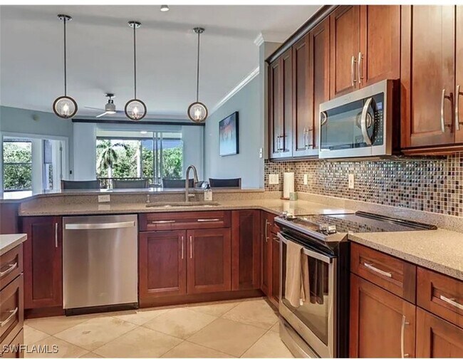 Foto del edificio - 4650 Yacht Harbor Dr