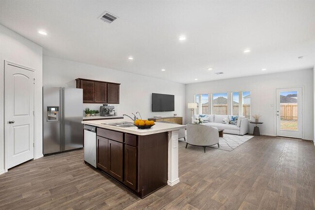 Foto del edificio - 5102 Bay Mdws Ln