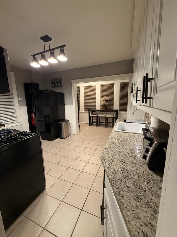 Building Photo - 388 Lakeside Ave