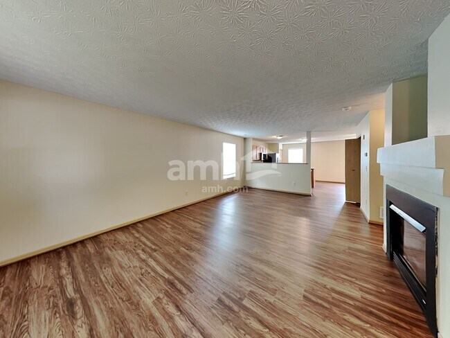 Foto del edificio - 7468 Hemrich Dr