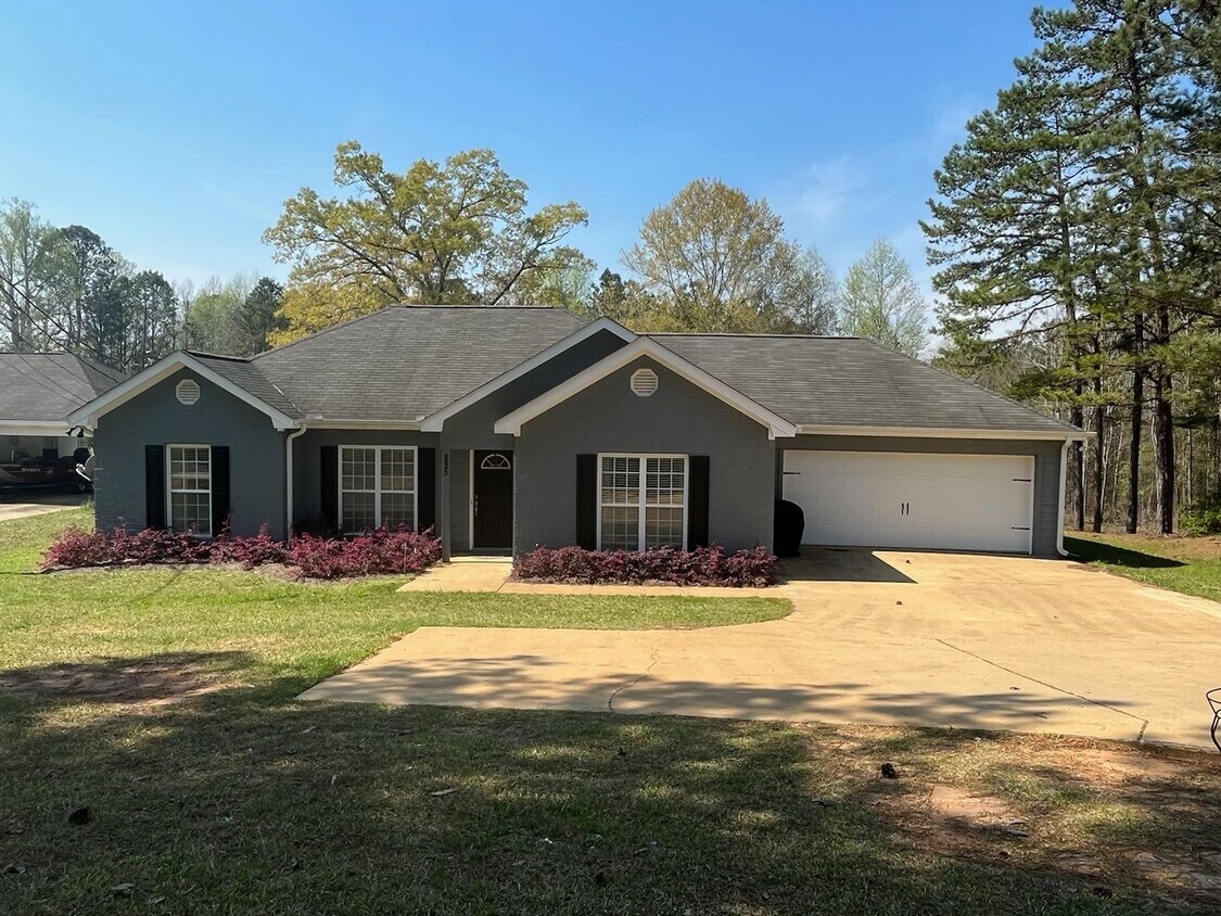 Foto principal - 4 Bedroom home in Smiths Station