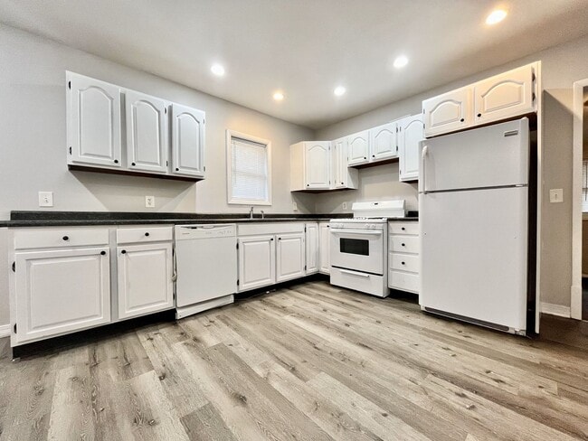 Building Photo - Three Bedroom Home in Muskegon