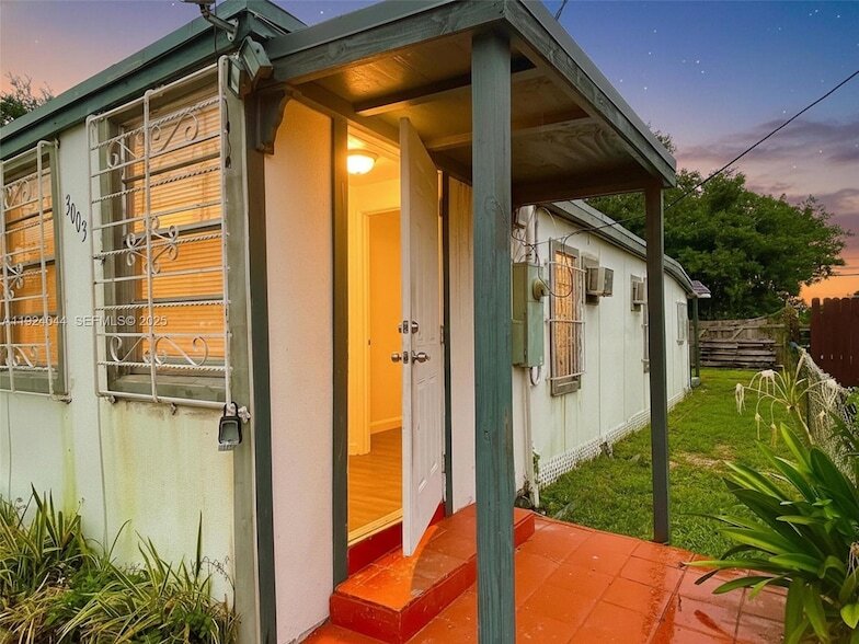 Foto principal - 3003 NW 45th St