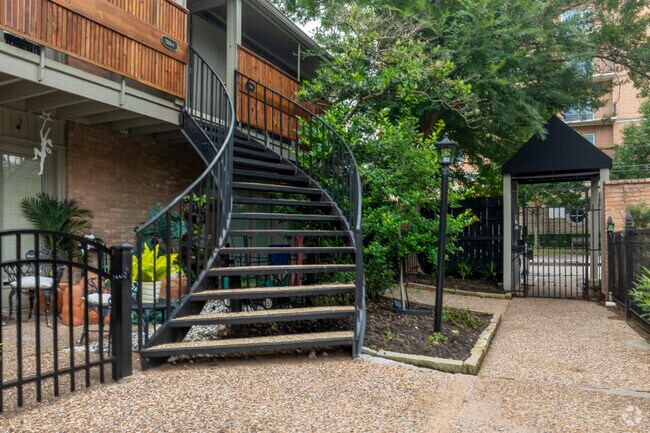 3922-3944 W Alabama St - Suplente - Forester's Pond