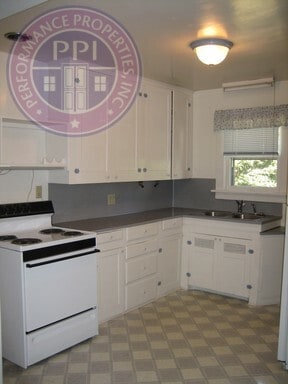 Building Photo - Lovely Beaumont Bungalow With Large Fenced Backyard!!