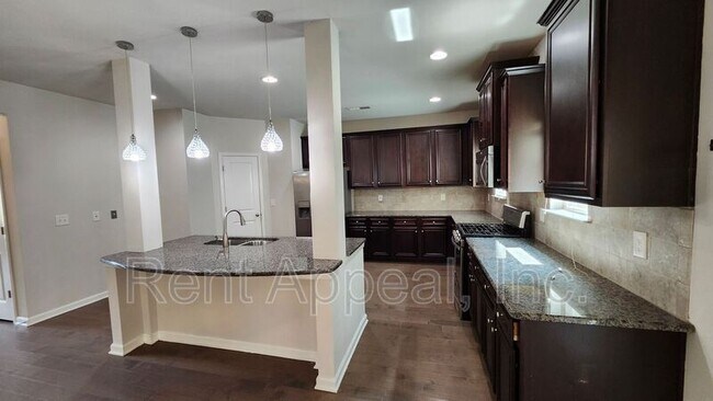 Foto del edificio - 3523 Woodshade Dr
