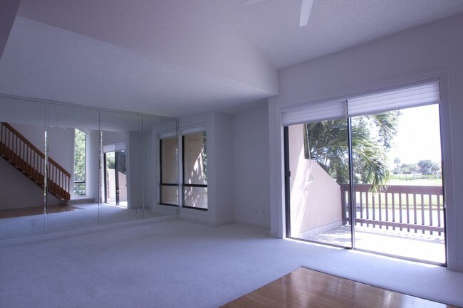 Foto del edificio - 1328 Pelican Creek Xing