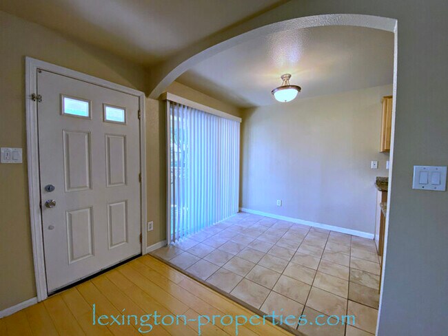 Building Photo - 5019 Bremner Way #2, Sacramento, CA 95841