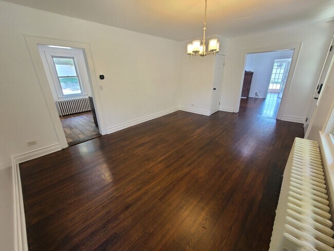Foto del edificio - 4 bedrooms and 1.5 bathrooms, this home of...