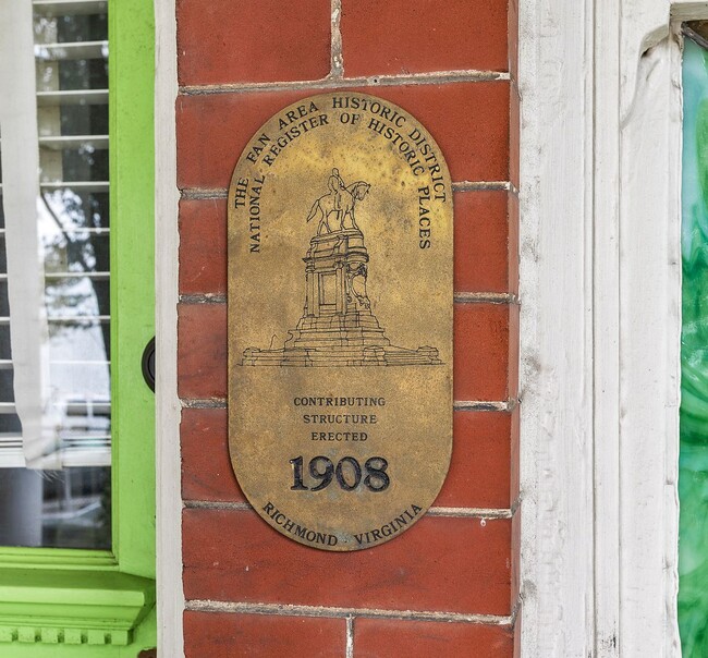 Building Photo - FAN DISTRICT HOME WITH 3 BEDROOMS AND 3 FU...