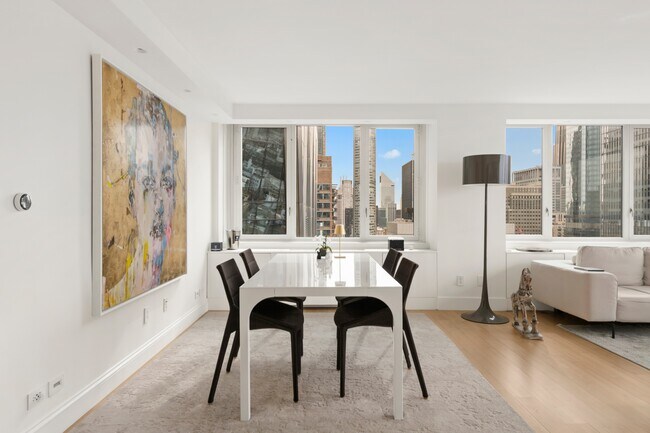 Foto del edificio - 322 W 57th St