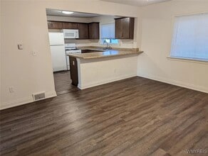 Building Photo - 77 Laverack Ave