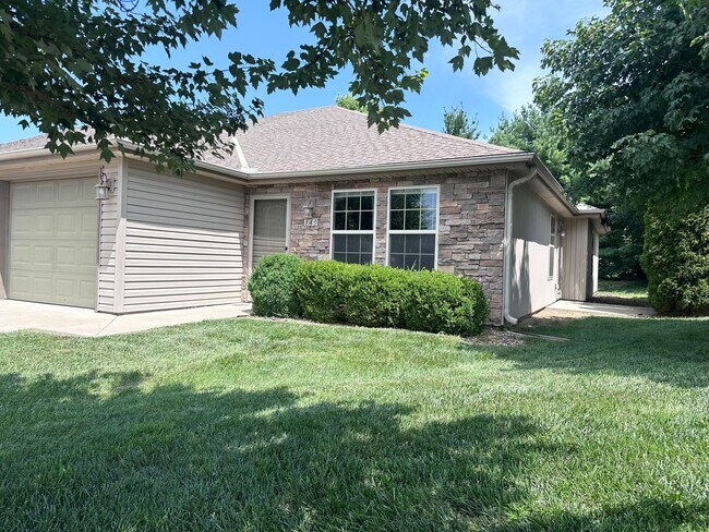 Foto del edificio - 3 Bed | 2 Bath | 1 Car Garage Single Level Duplex in Blue Springs; Lee’s Summit Schools