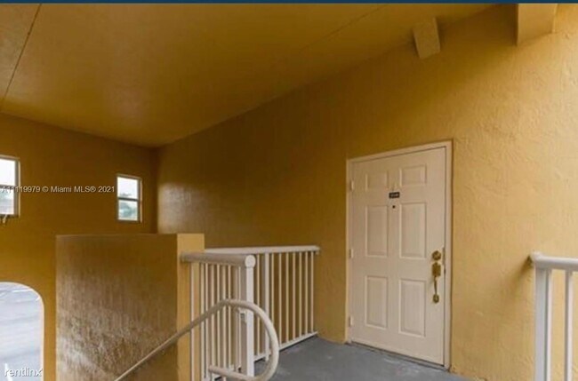 Building Photo - 2 br, 2.5 bath Townhome - 4351 SW 160th Av...