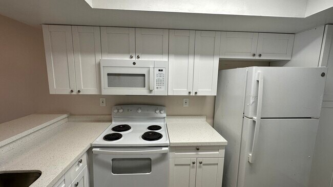 Building Photo - 905 Southridge Rd