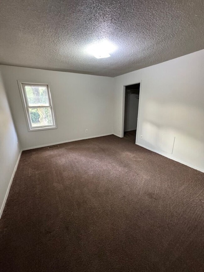 Foto del edificio - 1344 Huestis Ave