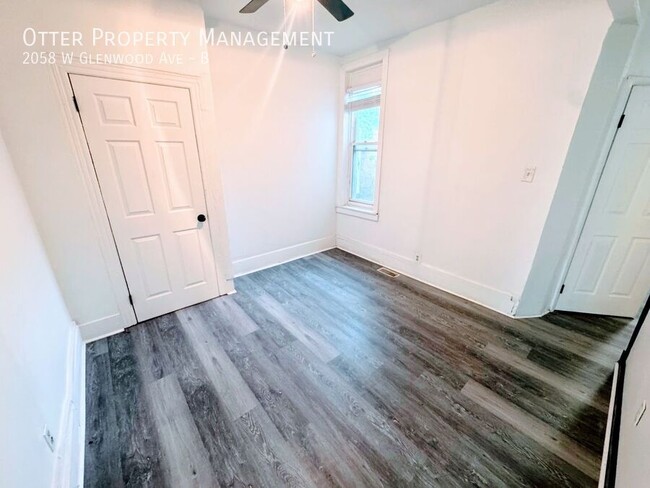 Foto del edificio - 2058 W Glenwood Ave