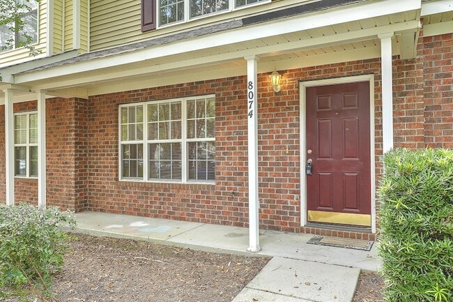 Building Photo - 8074 Shadow Oak Dr