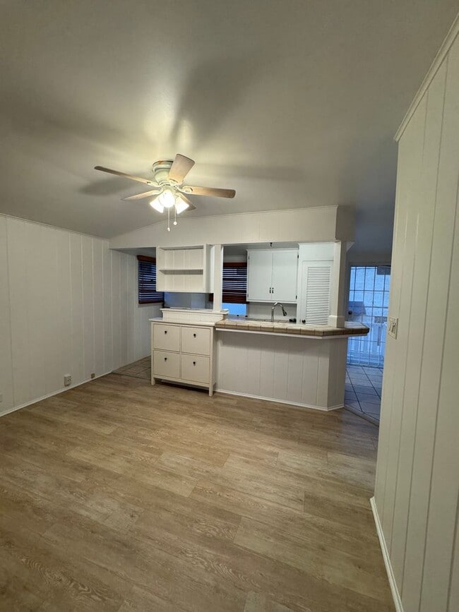 Building Photo - Charming studio apartment in the heart of ...
