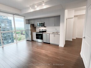 Building Photo - 10 Meadowglen Pl