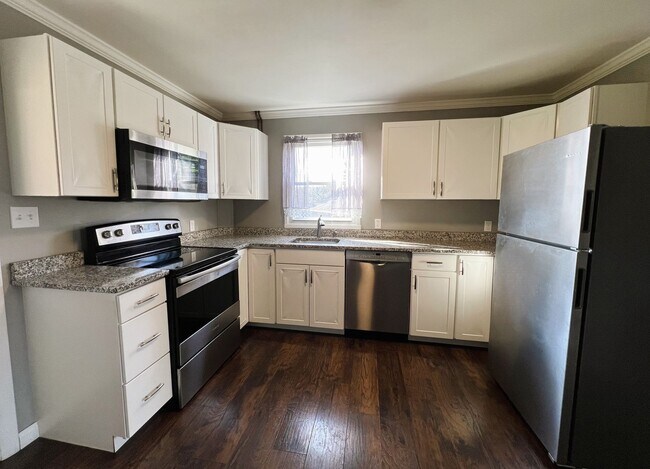 Building Photo - Charming Sun-Filled Single-Family Home - Lenox, MA